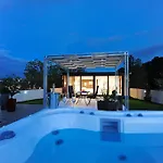 Feel Good Penthouse With Jacuzzi Διαμέρισμα