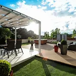 Feel Good Penthouse With Jacuzzi