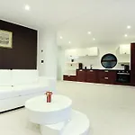 Feel Good Penthouse With Jacuzzi Ζαντάρ