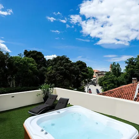 شقة Feel Good Penthouse With Jacuzzi