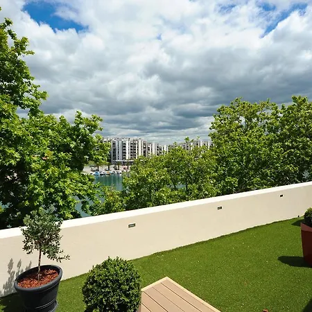 Feel Good Penthouse With Jacuzzi * زادار