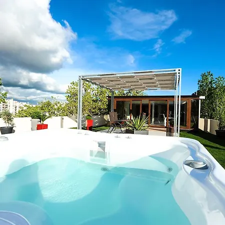 Feel Good Penthouse With Jacuzzi زادار