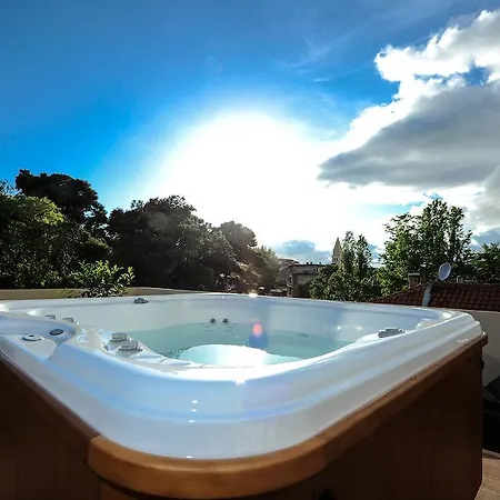Feel Good Penthouse With Jacuzzi شقة