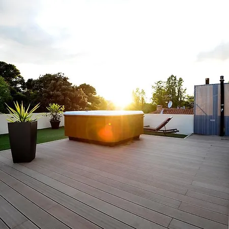 Feel Good Penthouse With Jacuzzi