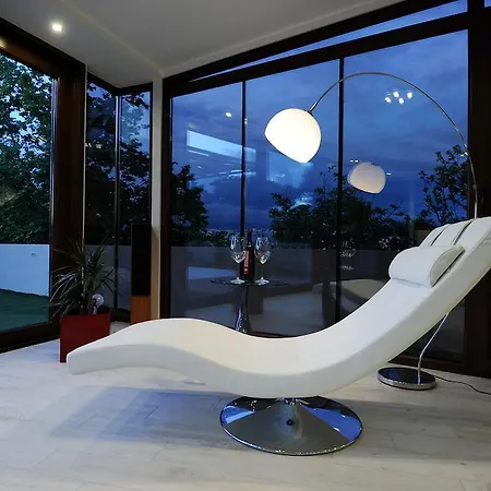 Feel Good Penthouse With Jacuzzi