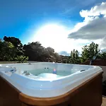 Feel Good Penthouse With Jacuzzi Apartment
