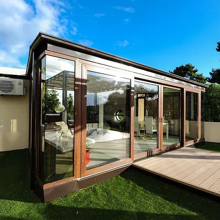 Feel Good Penthouse With Jacuzzi Apartman