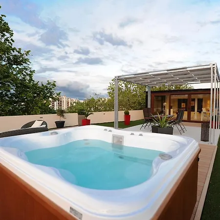 Feel Good Penthouse With Jacuzzi *