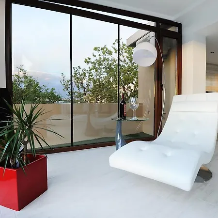Feel Good Penthouse With Jacuzzi 아파트 *