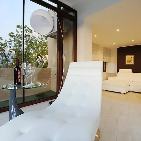 Apartman Feel Good Penthouse With Jacuzzi Zadar