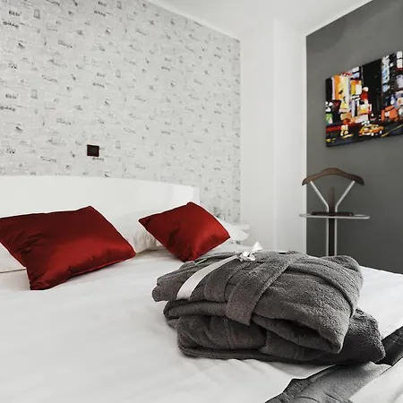 Feel Good Penthouse With Jacuzzi Apartment