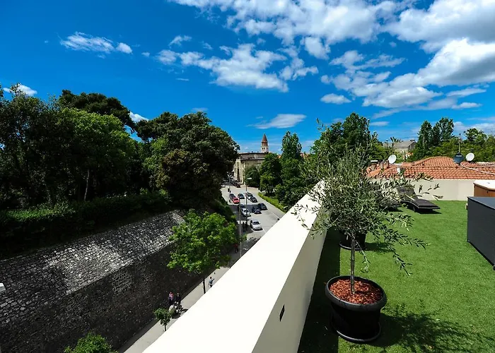 Feel Good Penthouse With Jacuzzi Ζαντάρ