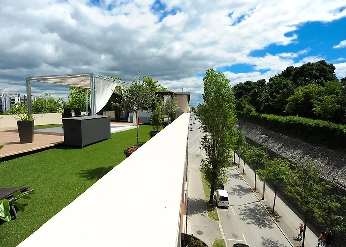 Feel Good Penthouse With Jacuzzi Апартаменты