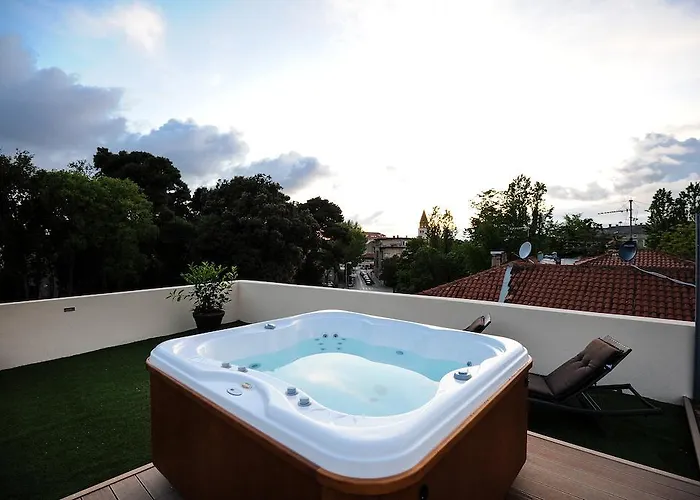 Апартаменты Feel Good Penthouse With Jacuzzi *