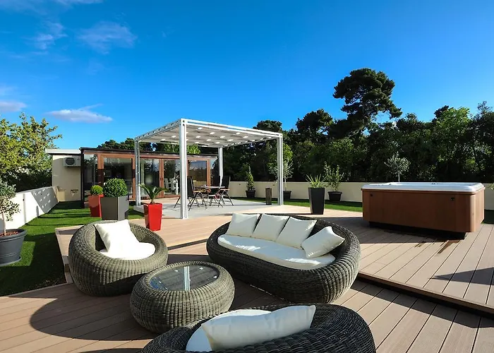 Feel Good Penthouse With Jacuzzi Апартаменты *