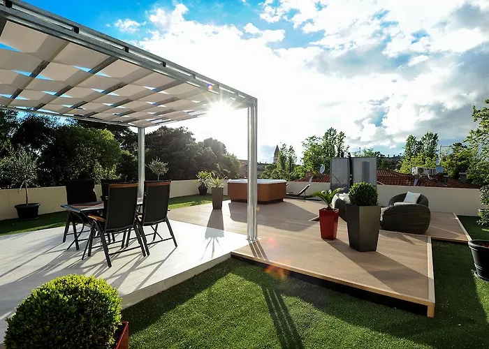 Feel Good Penthouse With Jacuzzi