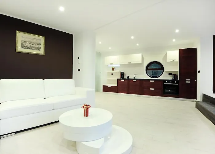 Feel Good Penthouse With Jacuzzi Ζαντάρ